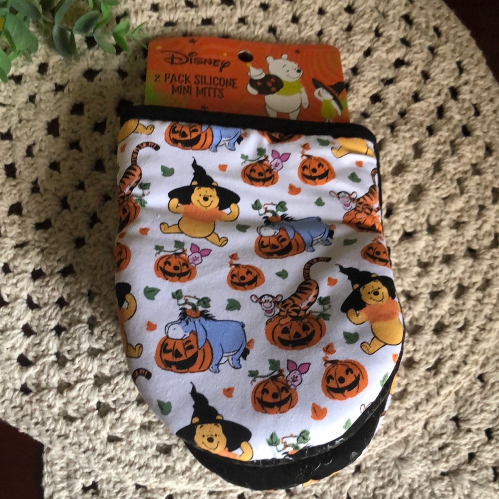 Disney Halloween Winnie the Pooh Silicone Mini Mitts